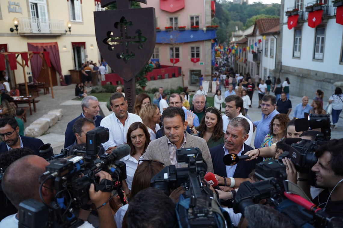 luis montenegro na viagem medieval santa maria da feira