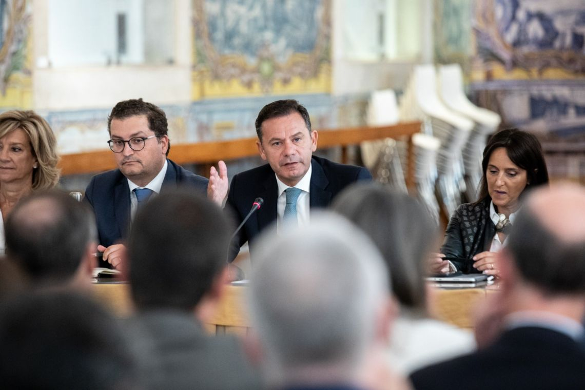 luís montenegro no parlamento