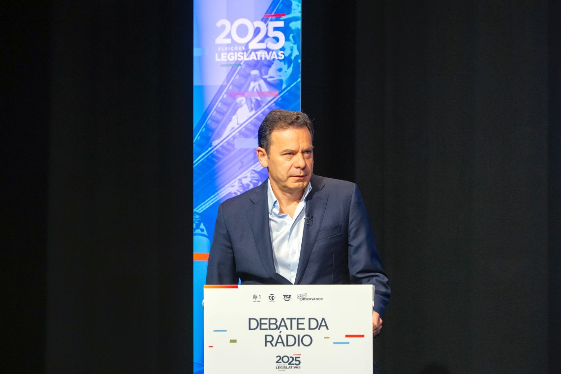 luis montenegro no debate na rádio