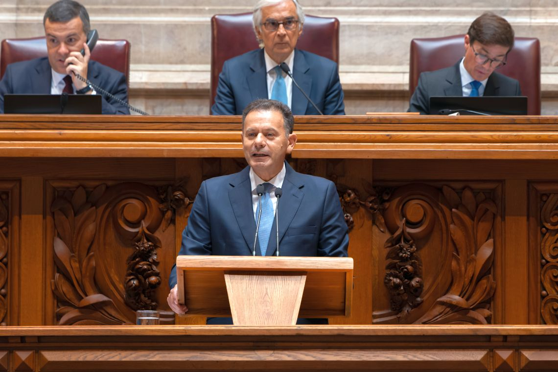 luis montenegro mocao censura governo parlamento 