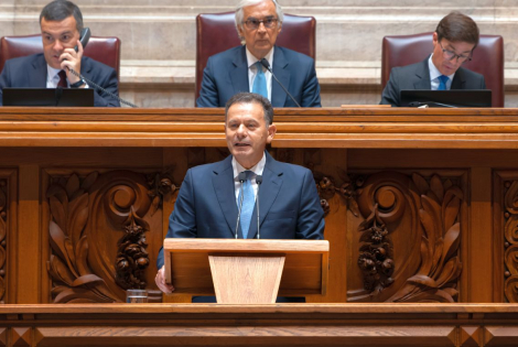 luis montenegro mocao censura governo parlamento 