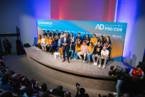 luis montenegro no porto com jovens AD